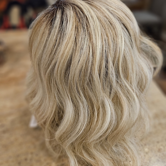Belle Tress CALIENTE WIG Blonde - Picture 4 of 7